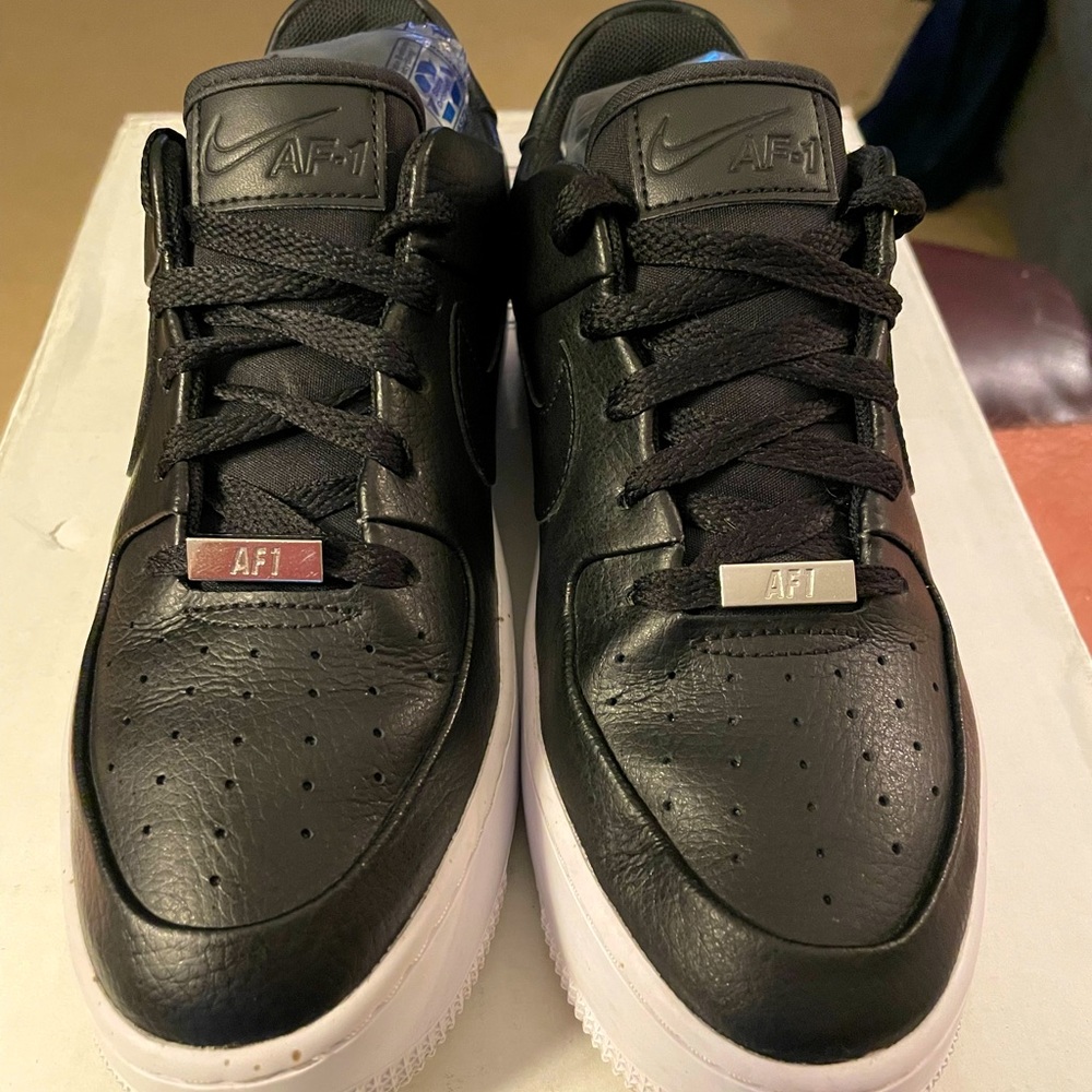 Nike Women’s Air Force 1 Sage Low 'Black/white Shoes AR5339-002 Size 8 EUC